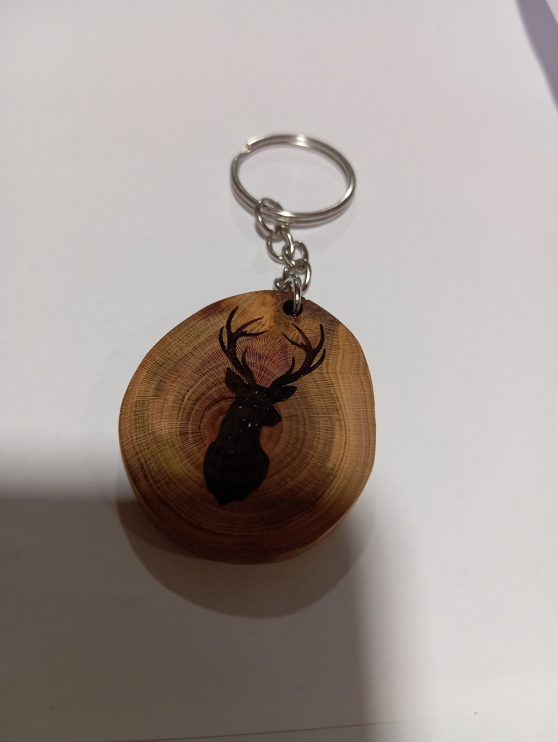 Artesanía madera ciervo llavero - 1