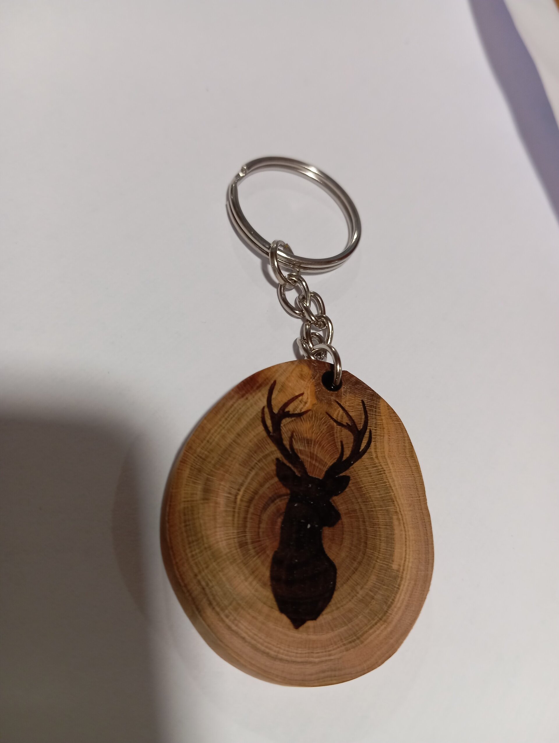 Artesanía madera ciervo llavero - 2